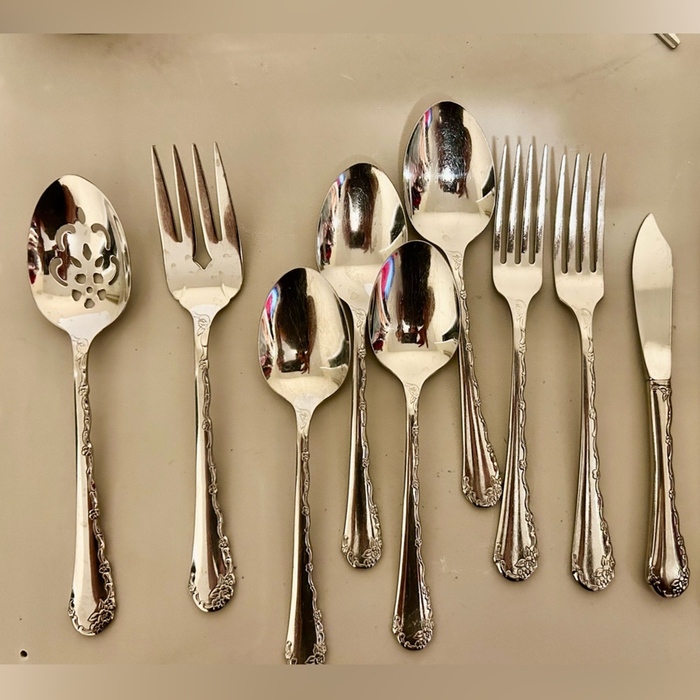 Oneida Belle rose flatware bundle